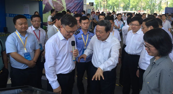 天下“清静生产月”和 “清静生产万里行”运动在江阴启动 清华大学公共清静研究院携4118云顶集团科技受邀加入启动仪式 天下“清静生产月”和 “清静生产万里行”运动在江阴启动 清华大学公共清静研究院携4118云顶集团科技受邀加入启动仪式